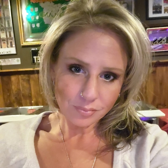 Meet your Posher, Karen - Picture 1 of 1